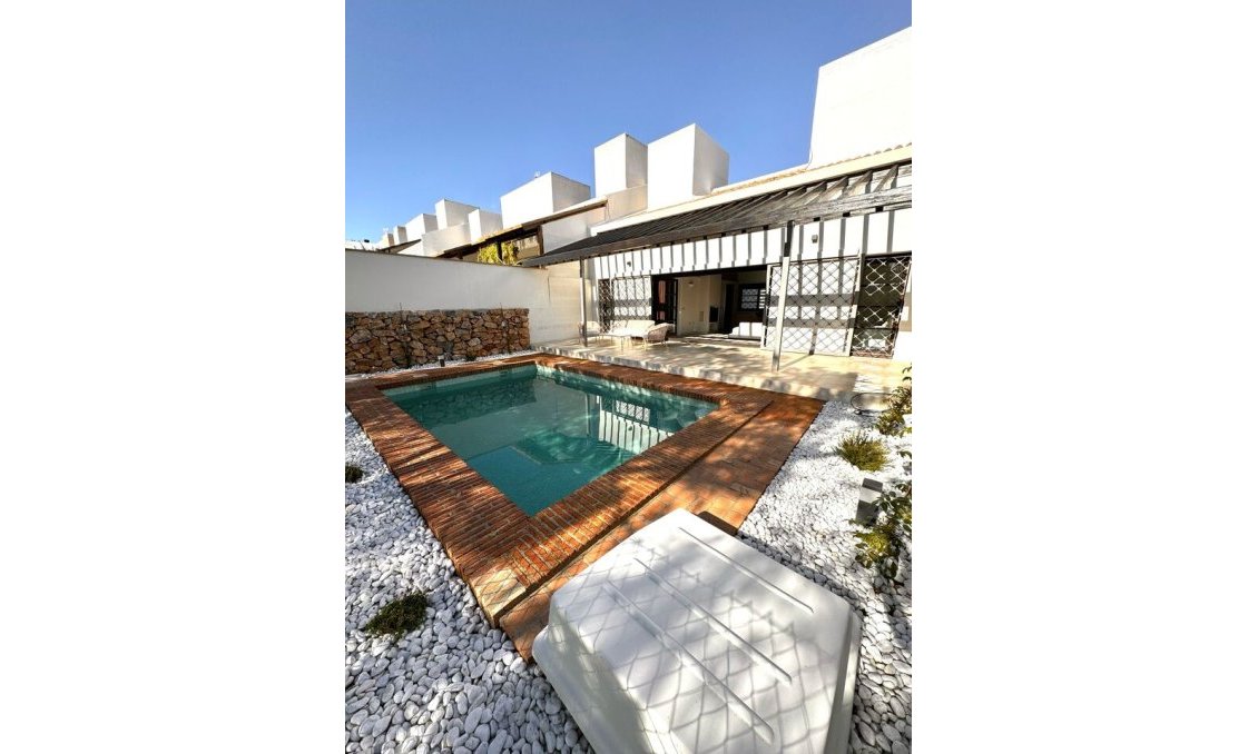 Segunda mano - Villa -
Peraleja Golf - Inland