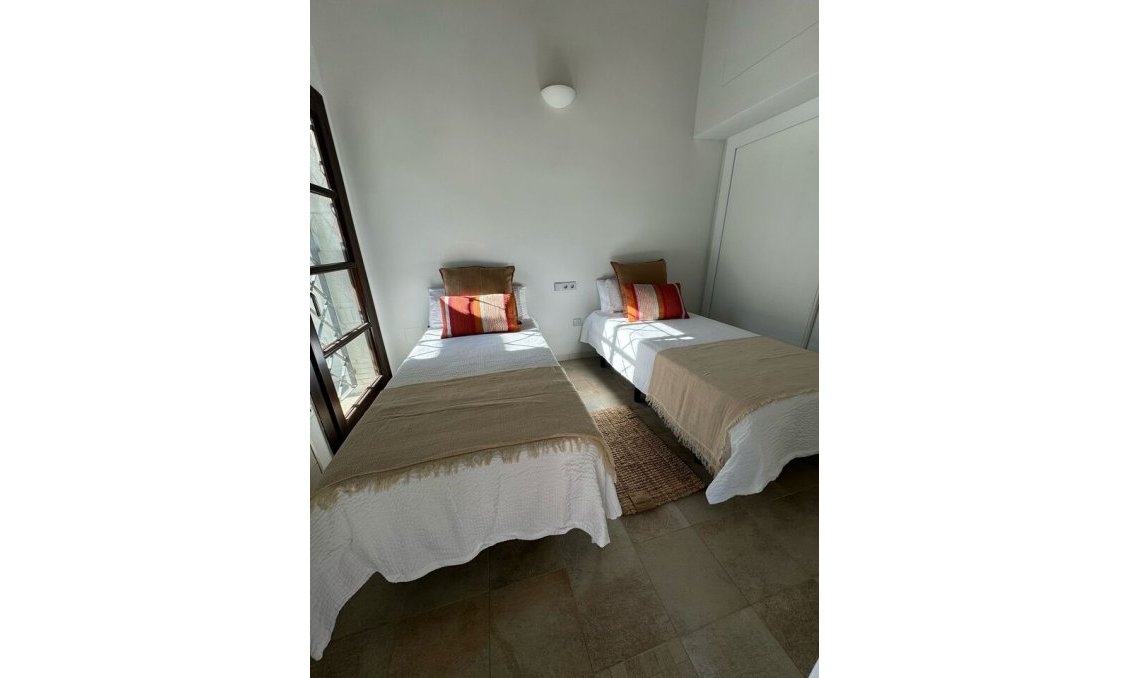 Segunda mano - Villa -
Peraleja Golf - Inland