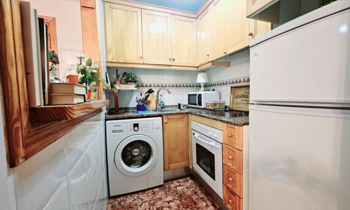 Segunda mano - Apartamento -
Torrevieja - Estacion De Autobuses