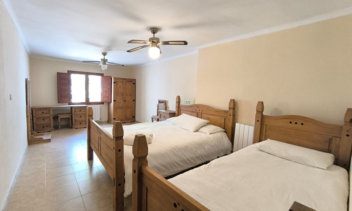 Segunda mano - Villa -
Villena - Inland