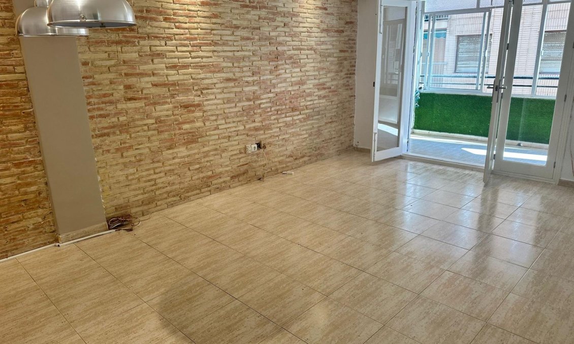 Segunda mano - Apartamento -
Torrevieja - El Acequión - Los Náufragos