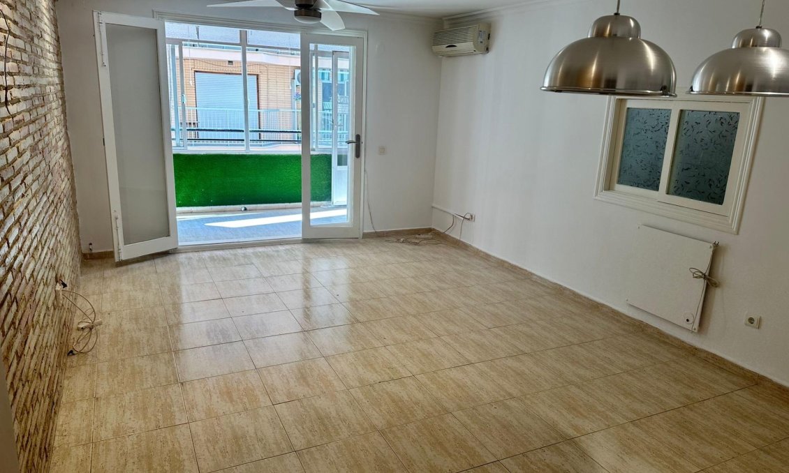 Segunda mano - Apartamento -
Torrevieja - El Acequión - Los Náufragos