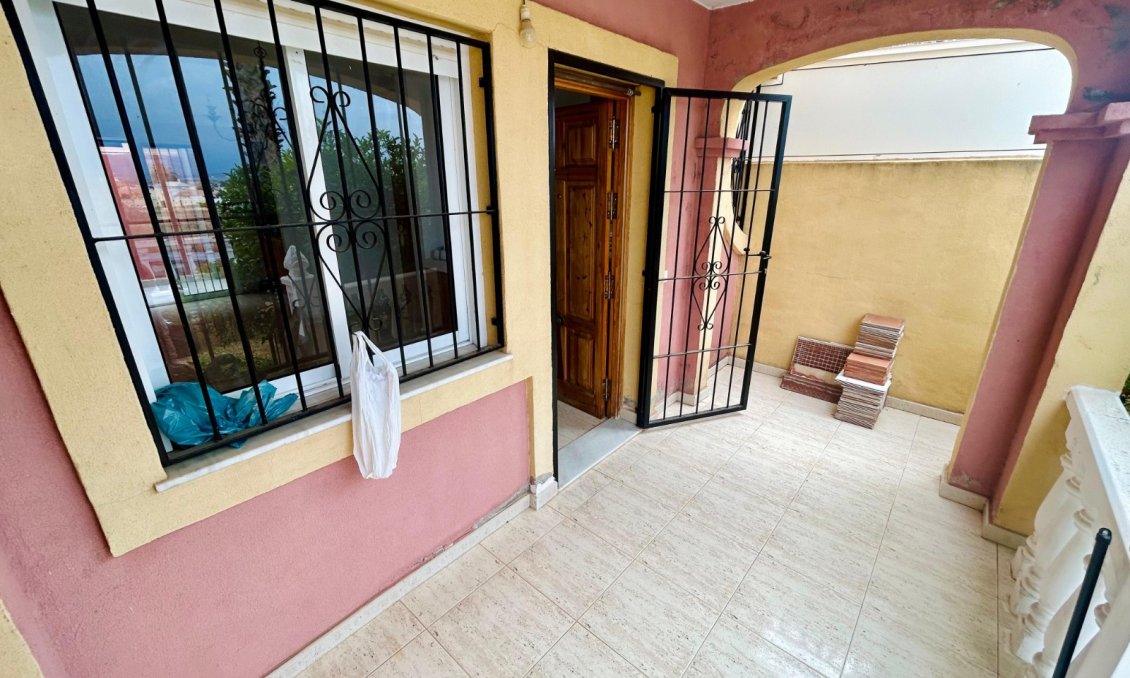 Segunda mano - Villa -
El Chaparral - Inland