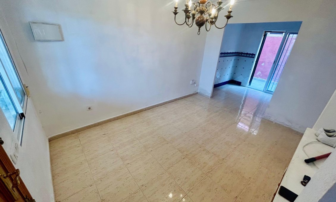 Segunda mano - Villa -
El Chaparral - Inland