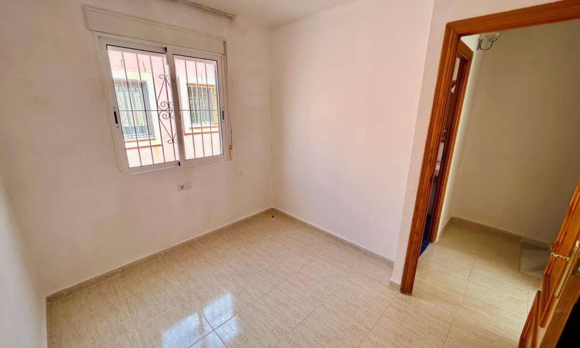Segunda mano - Villa -
El Chaparral - Inland