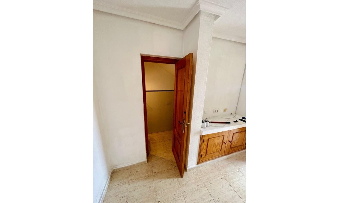 Segunda mano - Villa -
El Chaparral - Inland