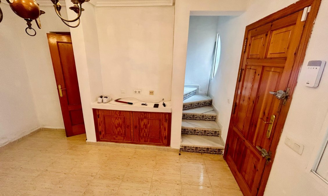 Segunda mano - Villa -
El Chaparral - Inland