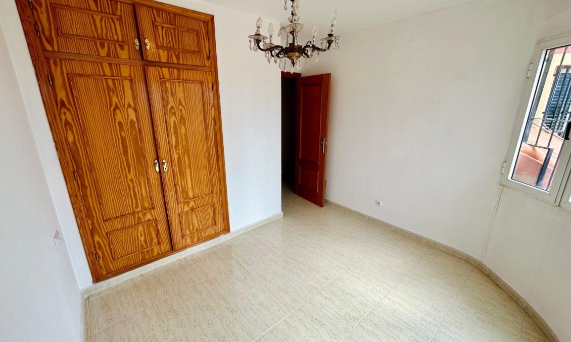 Segunda mano - Villa -
El Chaparral - Inland