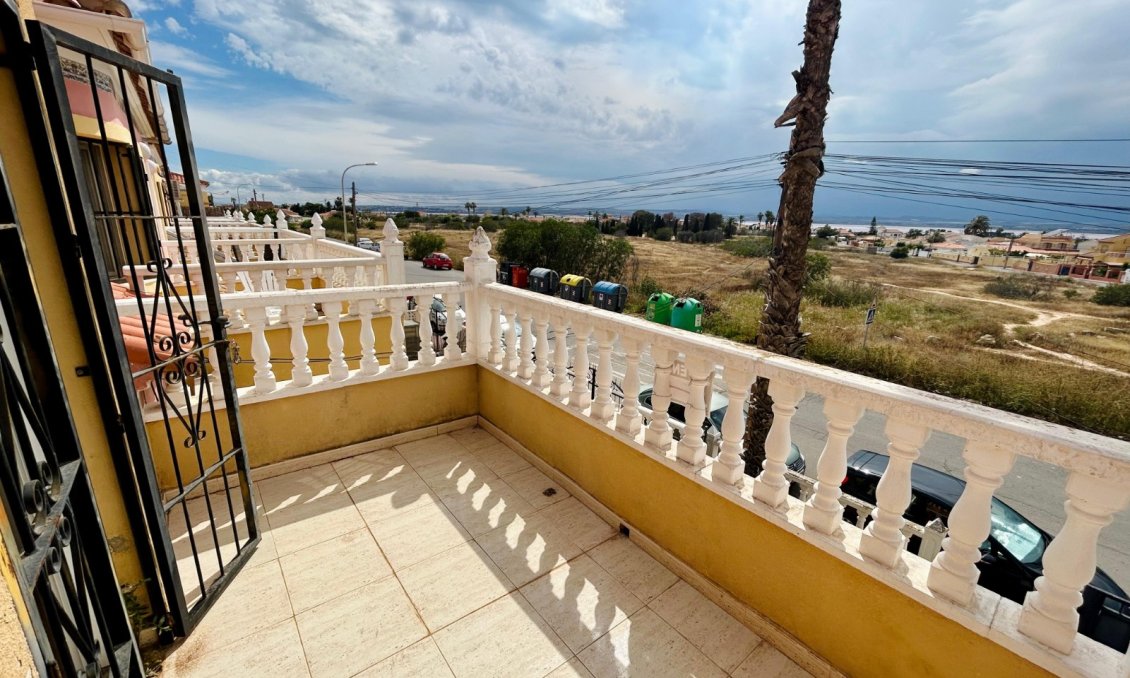 Segunda mano - Villa -
El Chaparral - Inland