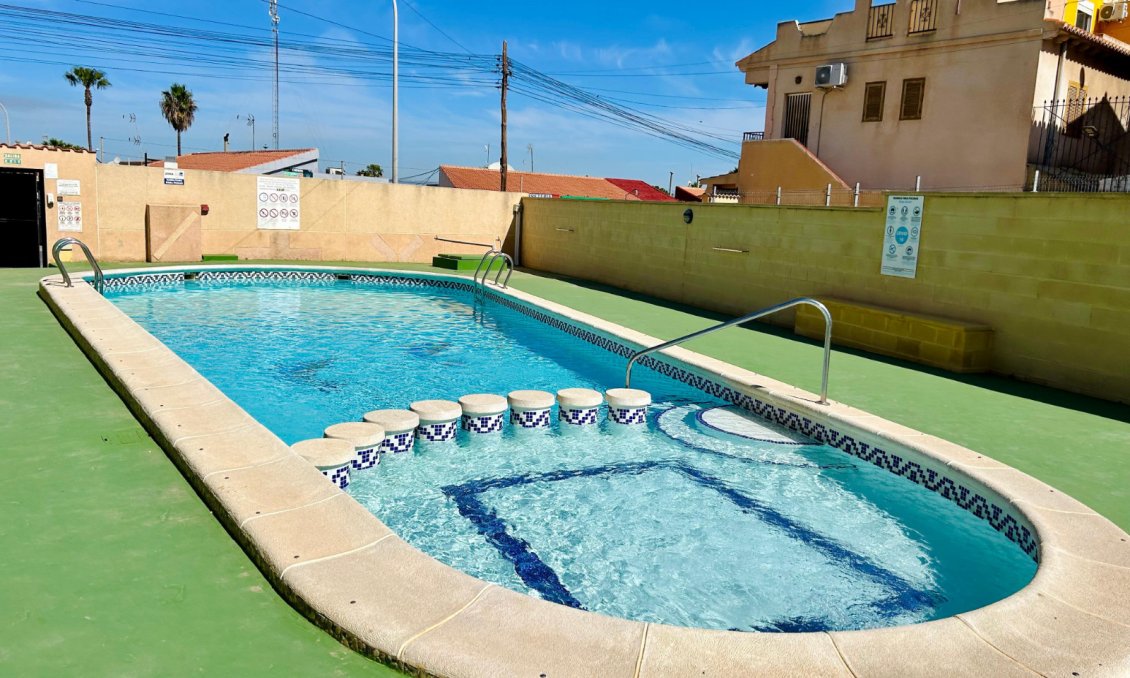 Segunda mano - Villa -
El Chaparral - Inland