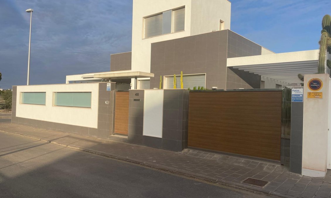 Segunda mano - Villa -
Pilar de la Horadada - Costa Blanca