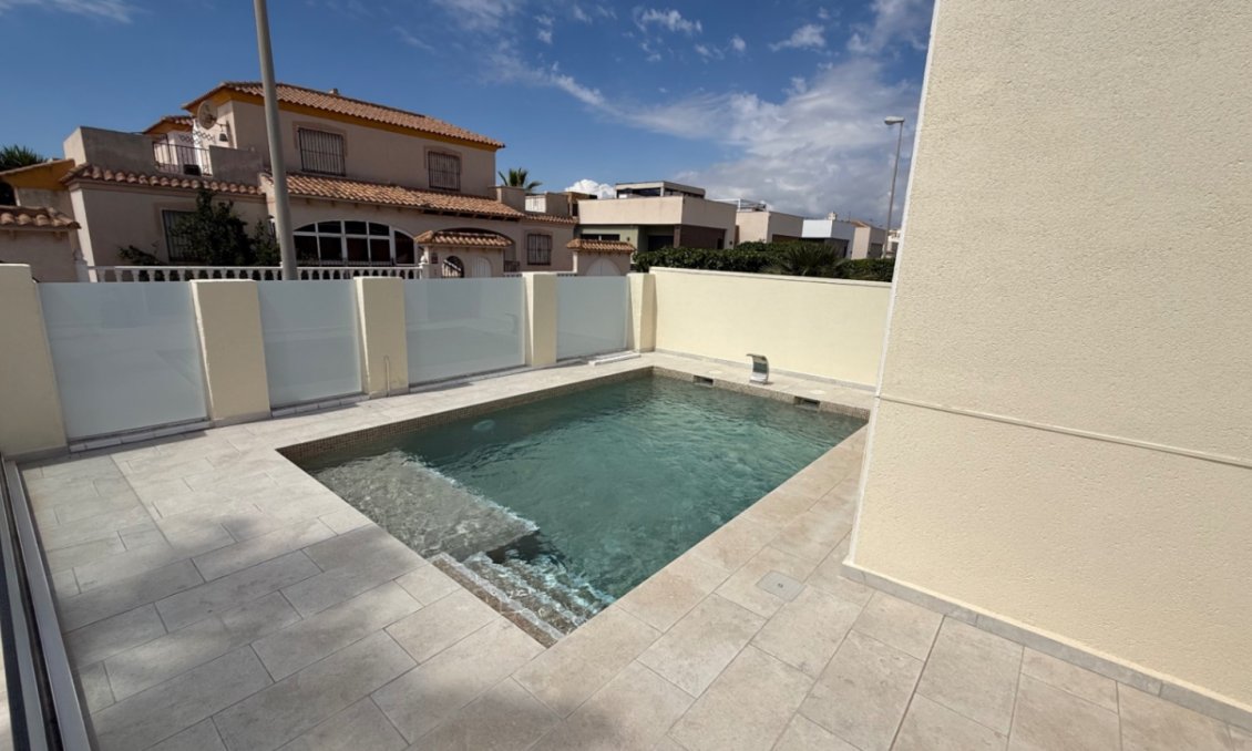 Segunda mano - Villa -
Torrevieja - Costa Blanca