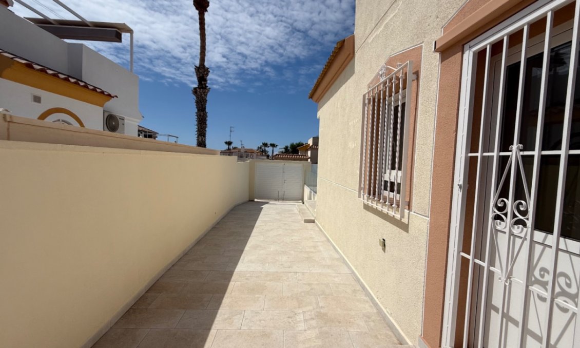 Segunda mano - Villa -
Torrevieja - Costa Blanca