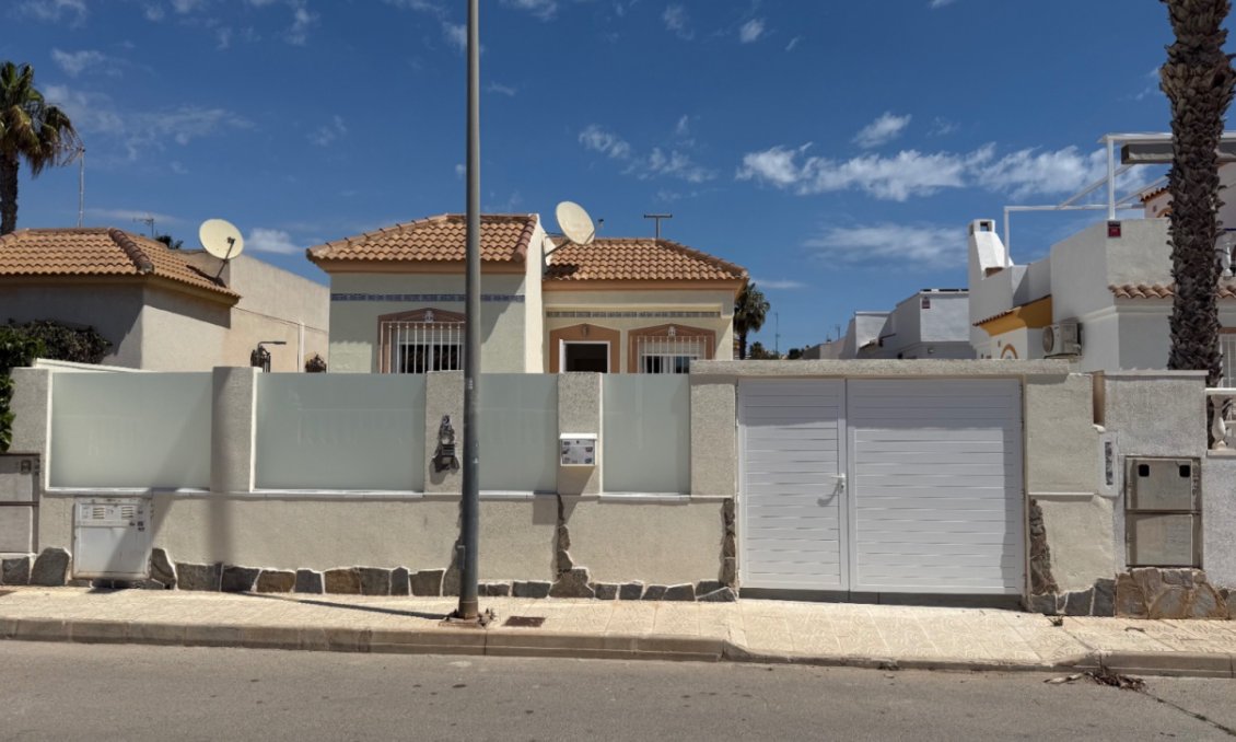 Segunda mano - Villa -
Torrevieja - Costa Blanca