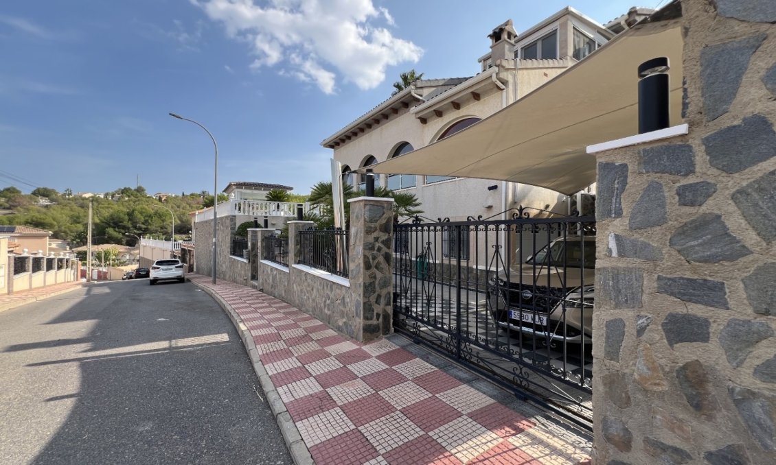 Használt Ingatlanok - Villa -
San Miguel de Salinas - Inland