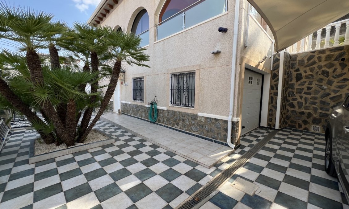 Használt Ingatlanok - Villa -
San Miguel de Salinas - Inland