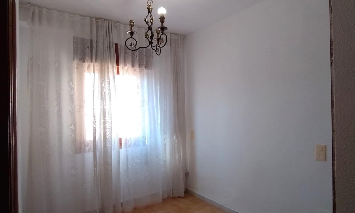 Segunda mano - Apartamento -
Torrevieja - La Mata Pueblo
