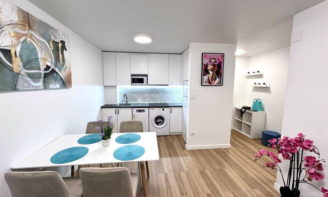 Segunda mano - Apartamento -
Torrevieja - Estacion De Autobuses