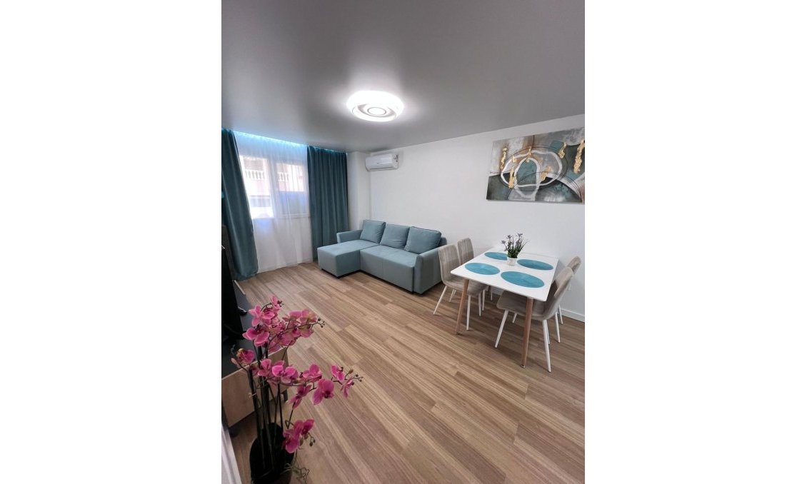 Segunda mano - Apartamento -
Torrevieja - Estacion De Autobuses