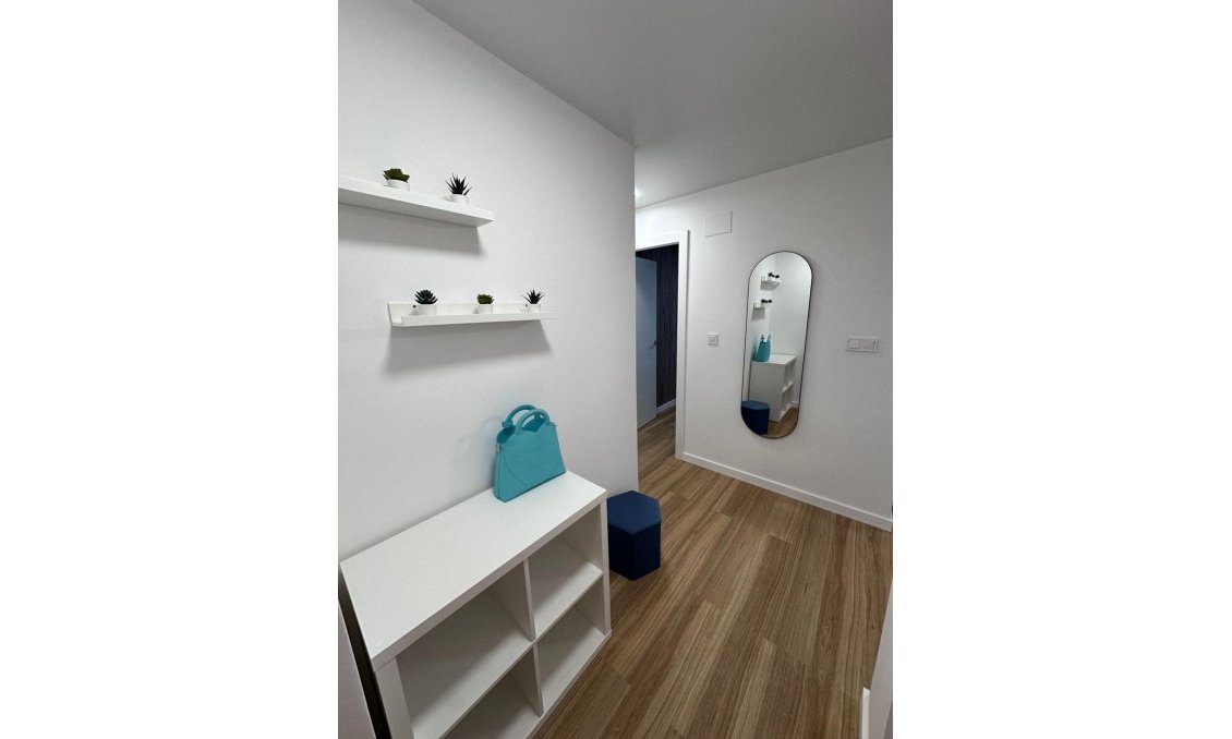 Segunda mano - Apartamento -
Torrevieja - Estacion De Autobuses