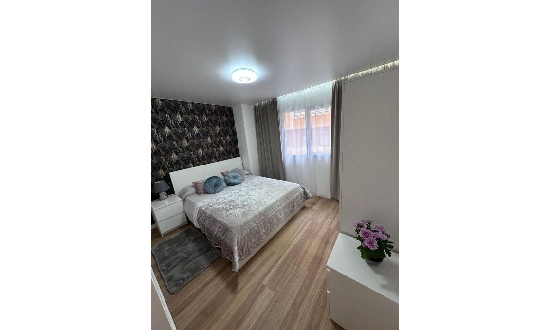Segunda mano - Apartamento -
Torrevieja - Estacion De Autobuses