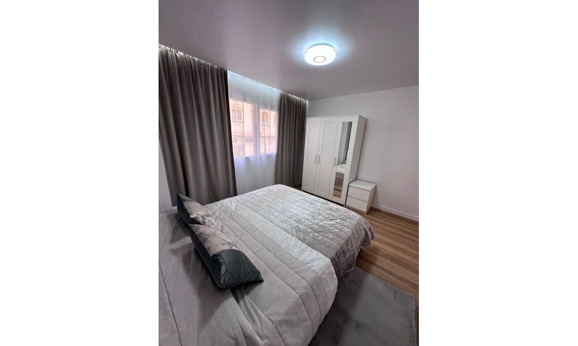 Segunda mano - Apartamento -
Torrevieja - Estacion De Autobuses
