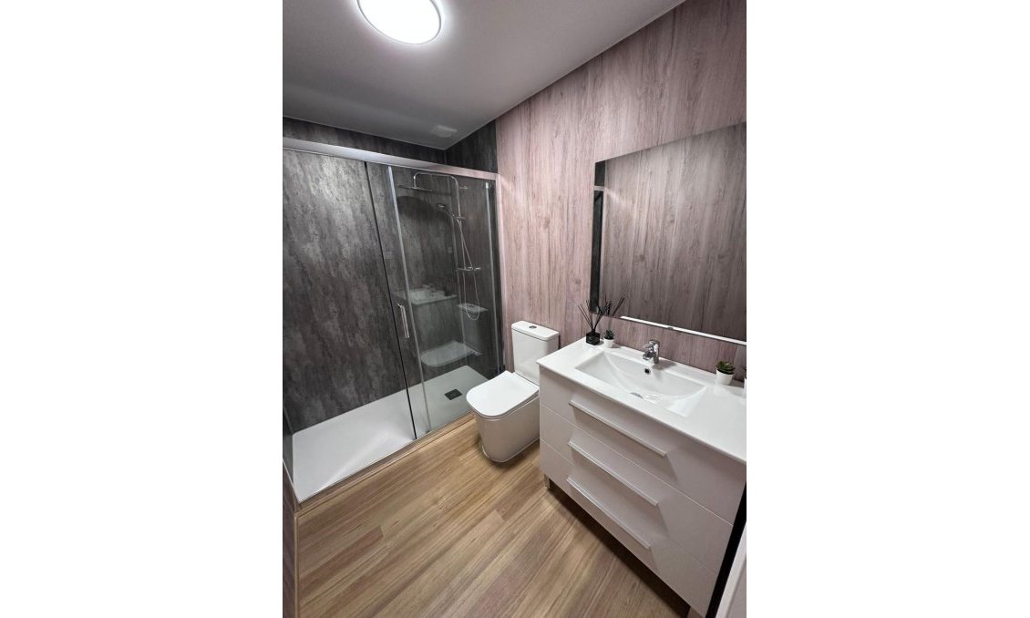 Segunda mano - Apartamento -
Torrevieja - Estacion De Autobuses