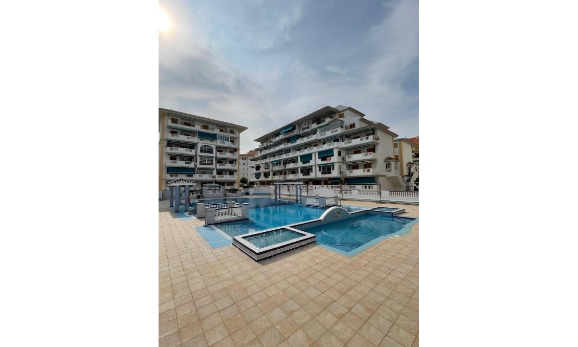 Segunda mano - Apartamento -
Torrevieja - La Mata