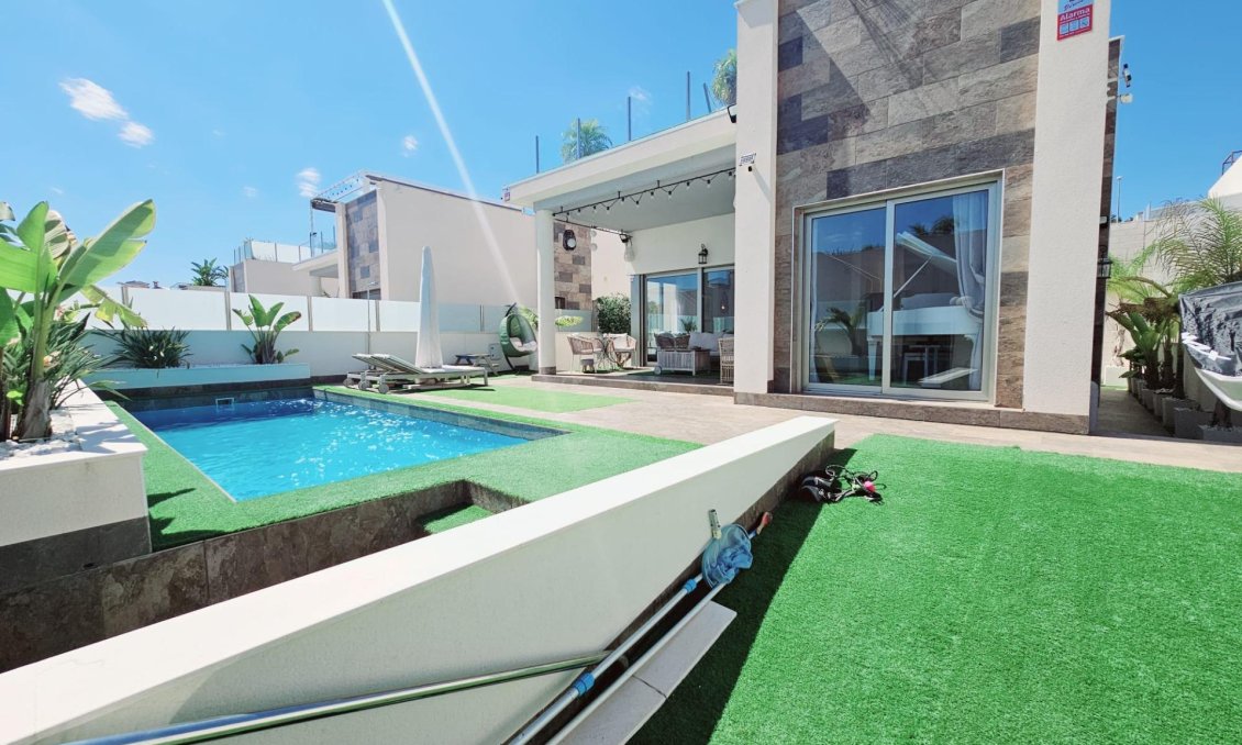 Wiederverkauf - Villa -
Orihuela Costa - Villamartín-las Filipinas