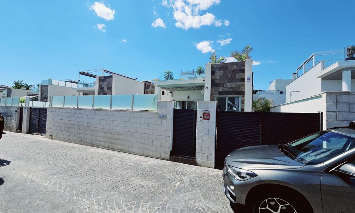 Wiederverkauf - Villa -
Orihuela Costa - Villamartín-las Filipinas