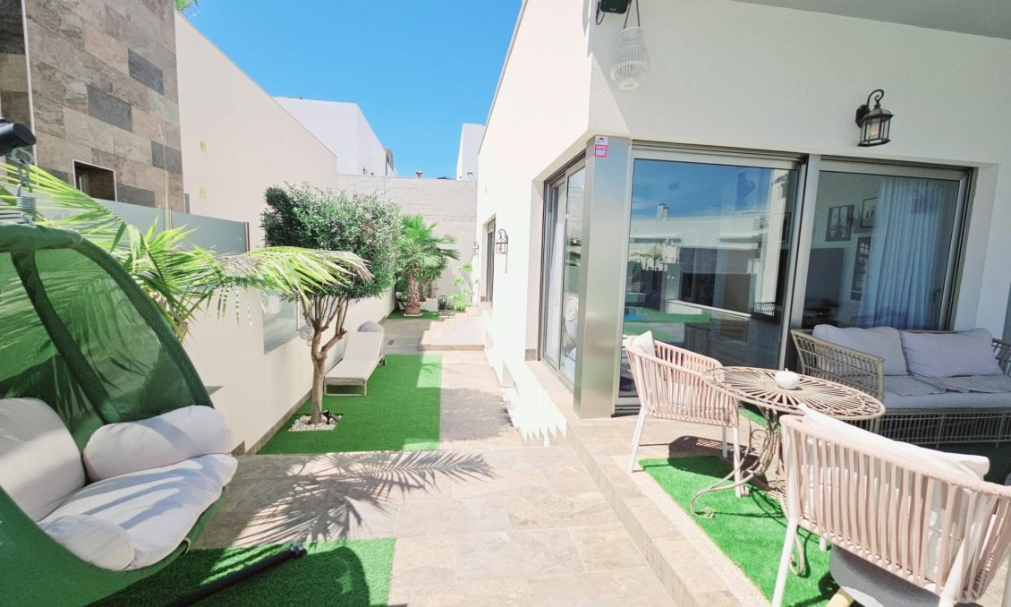 Wiederverkauf - Villa -
Orihuela Costa - Villamartín-las Filipinas