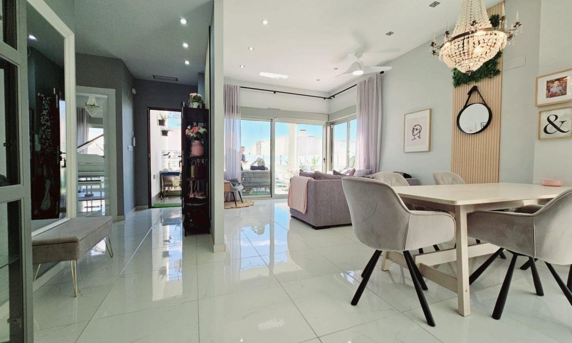 Wiederverkauf - Villa -
Orihuela Costa - Villamartín-las Filipinas