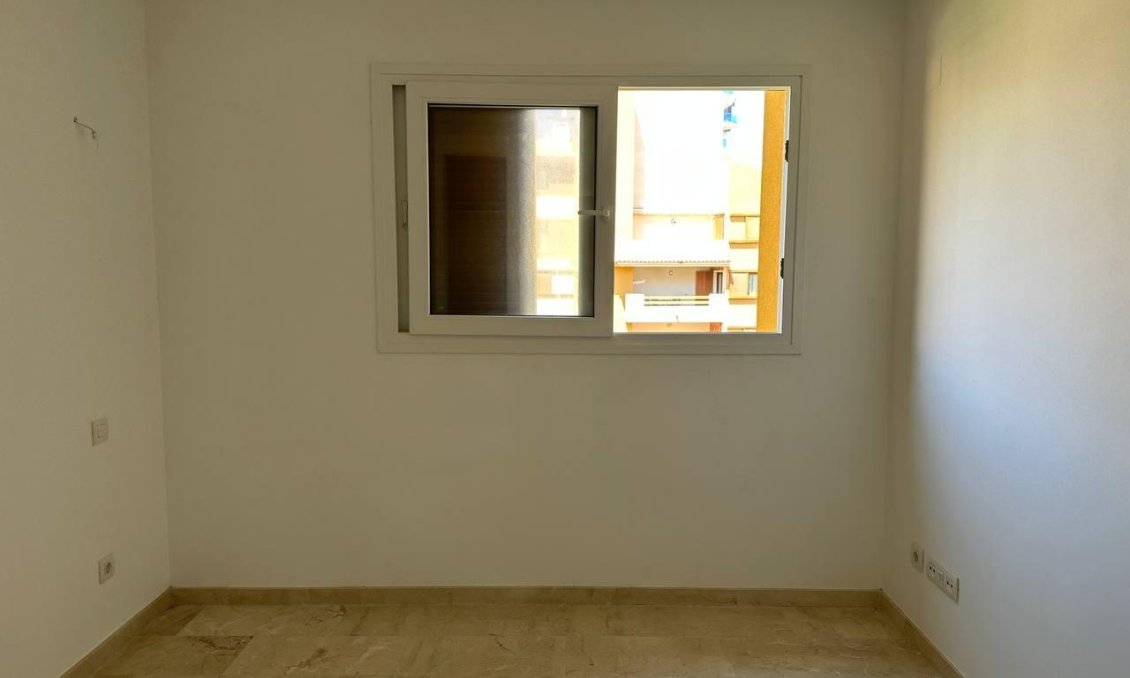 Segunda mano - Apartamento -
Torrevieja - Punta Prima
