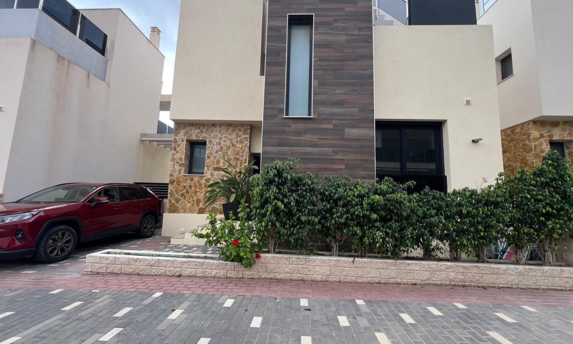 Wiederverkauf - Villa -
Orihuela Costa - Lomas de Cabo Roig