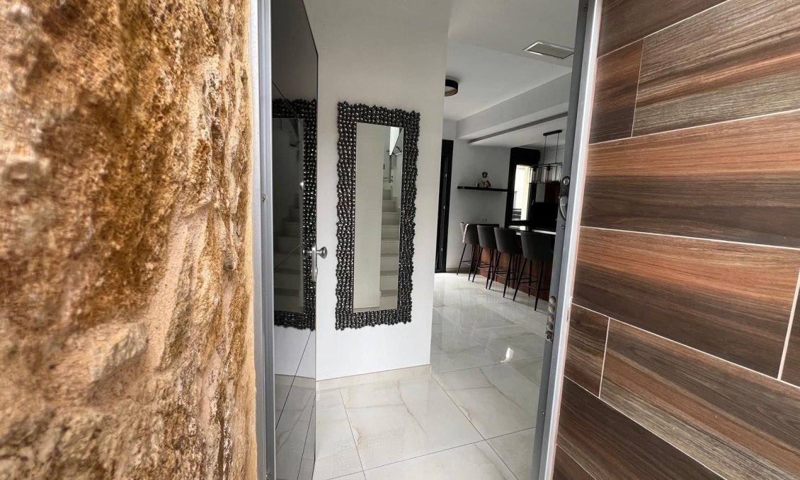 Wiederverkauf - Villa -
Orihuela Costa - Lomas de Cabo Roig