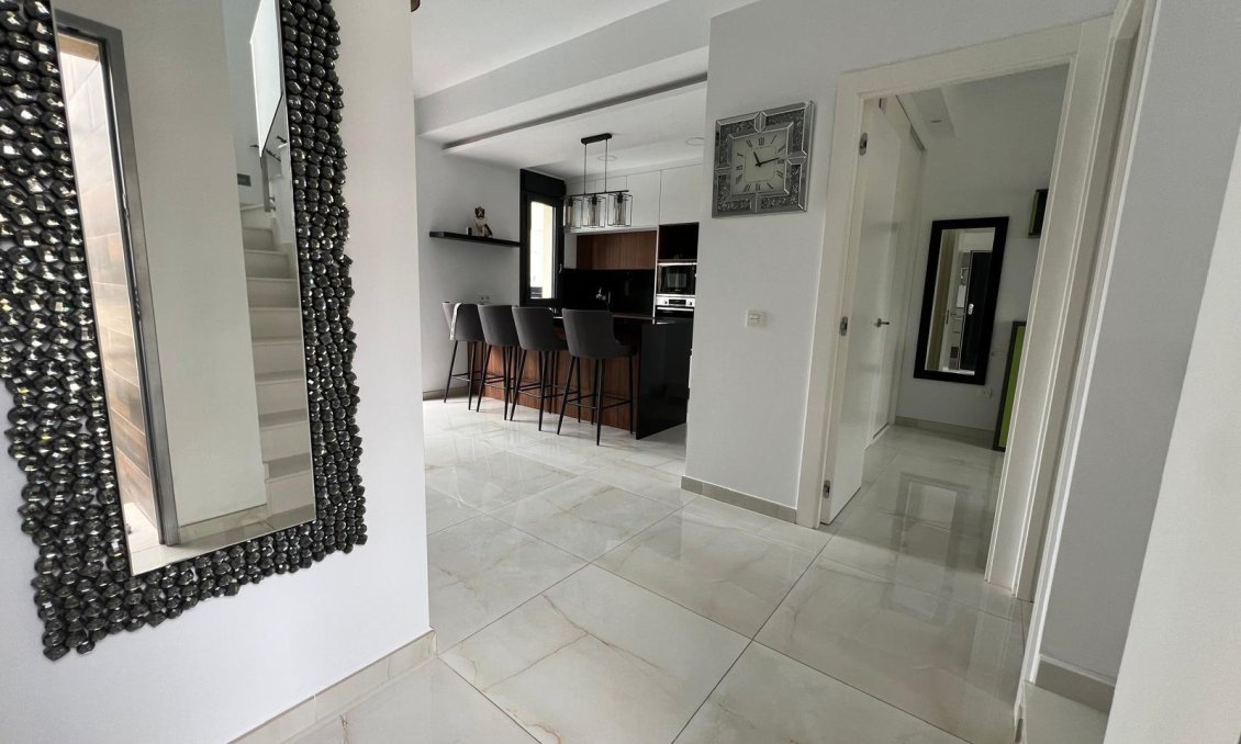 Wiederverkauf - Villa -
Orihuela Costa - Lomas de Cabo Roig