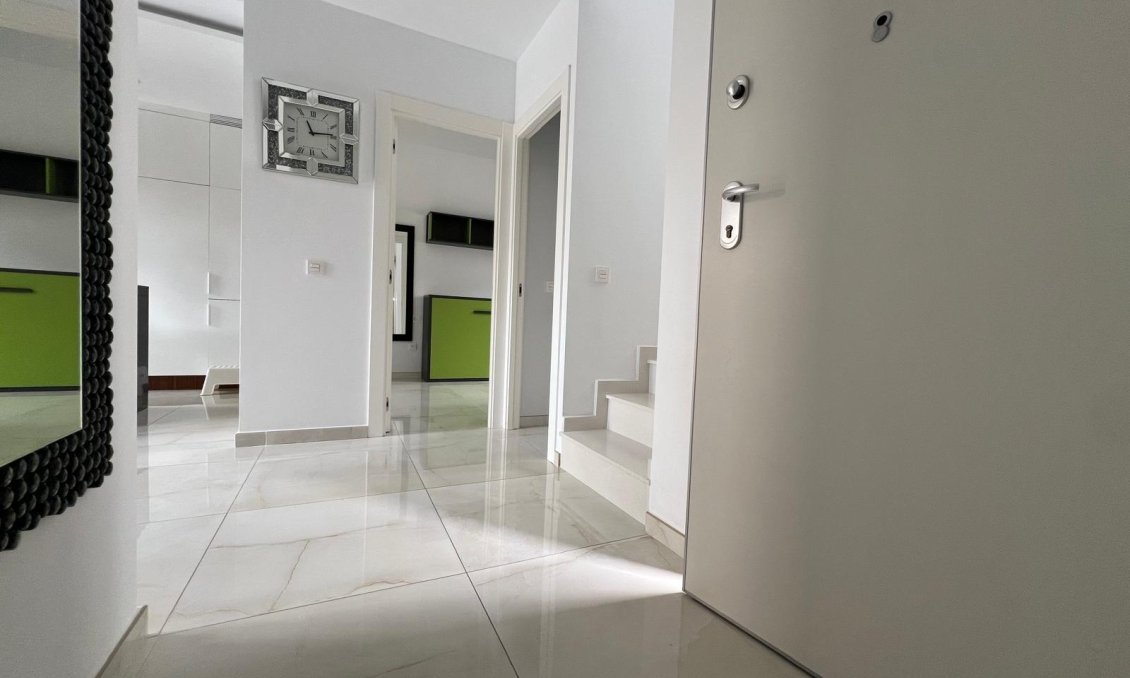 Wiederverkauf - Villa -
Orihuela Costa - Lomas de Cabo Roig