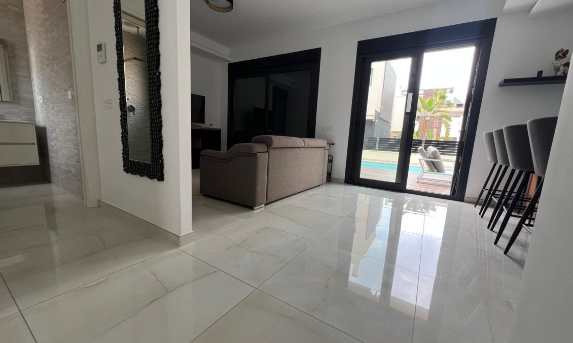 Wiederverkauf - Villa -
Orihuela Costa - Lomas de Cabo Roig
