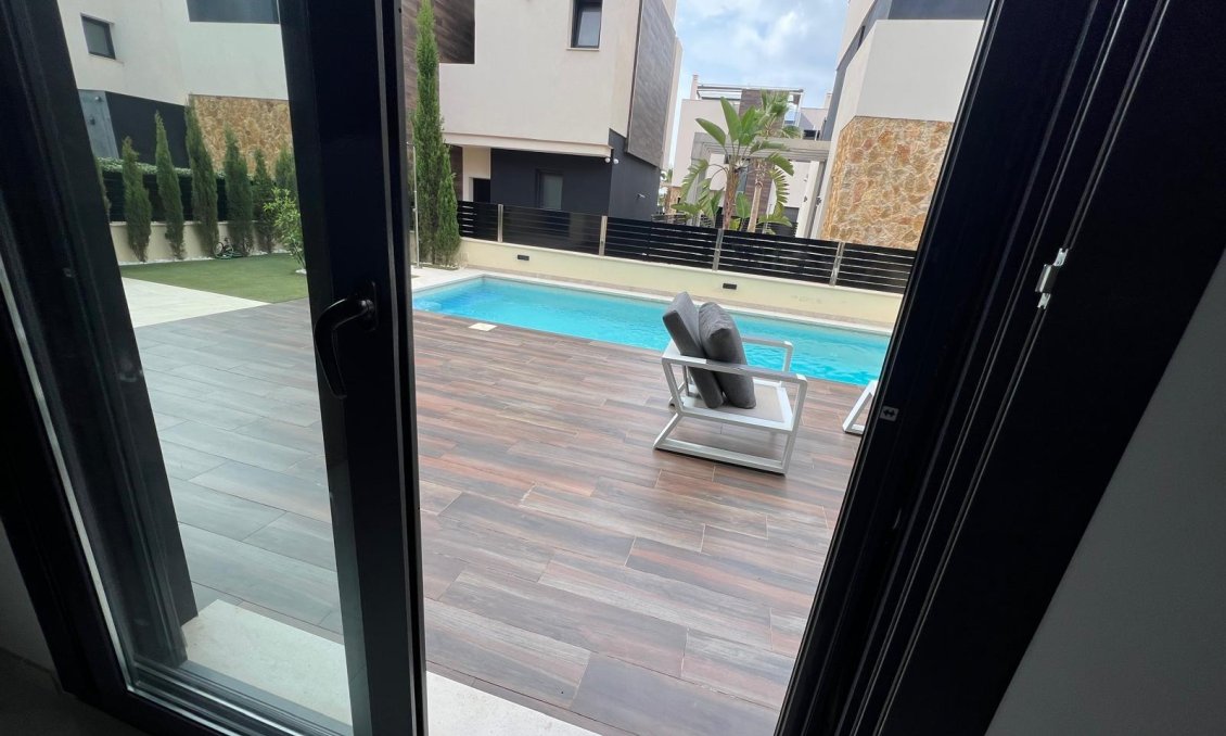Wiederverkauf - Villa -
Orihuela Costa - Lomas de Cabo Roig
