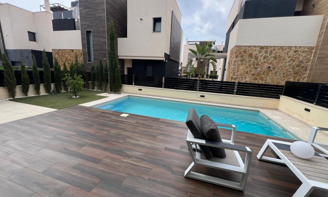 Wiederverkauf - Villa -
Orihuela Costa - Lomas de Cabo Roig