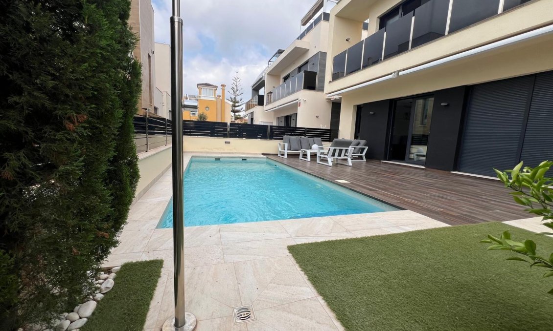Wiederverkauf - Villa -
Orihuela Costa - Lomas de Cabo Roig
