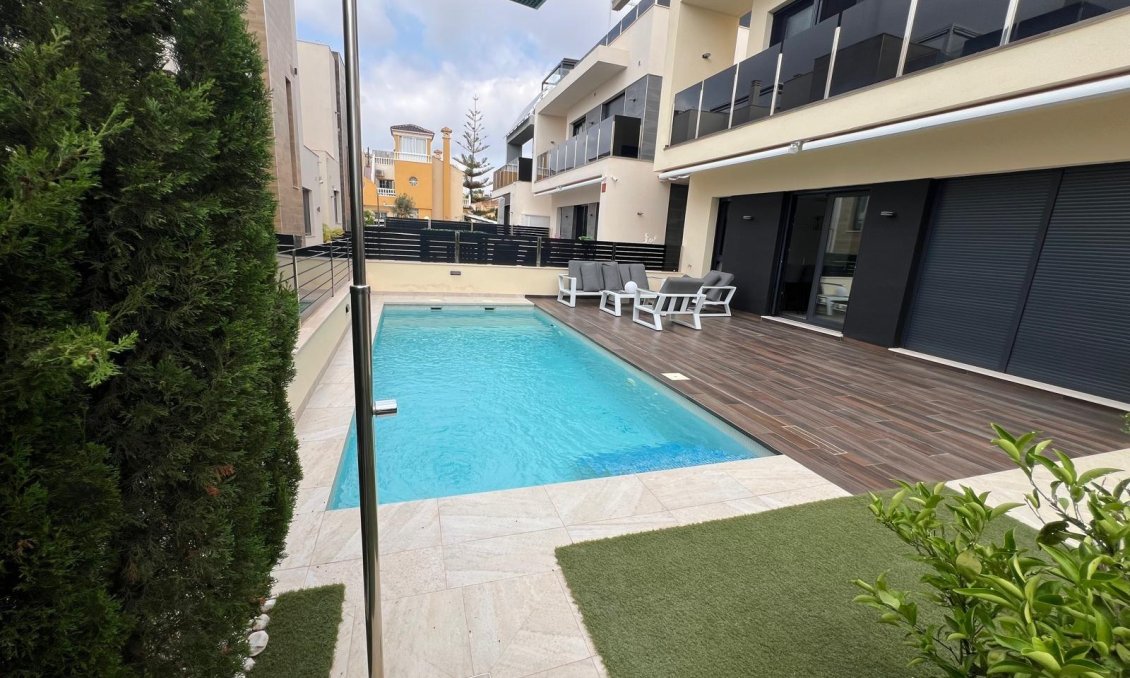 Wiederverkauf - Villa -
Orihuela Costa - Lomas de Cabo Roig