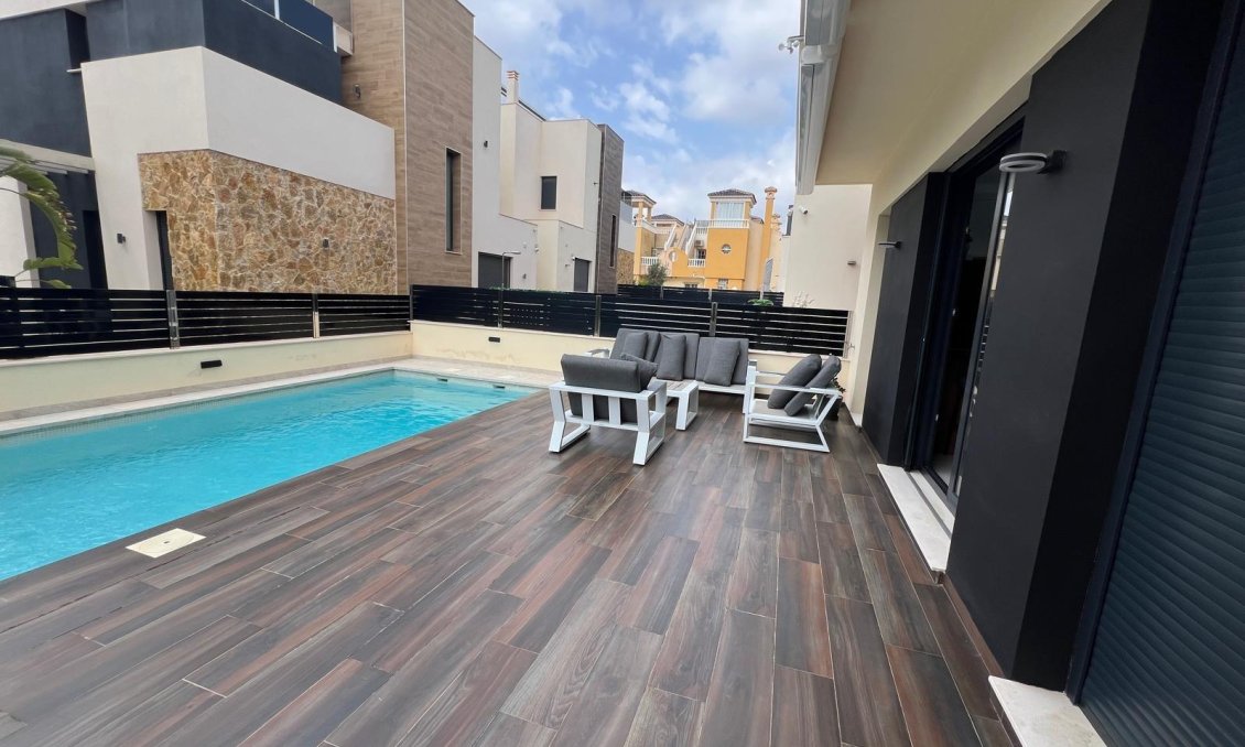 Wiederverkauf - Villa -
Orihuela Costa - Lomas de Cabo Roig
