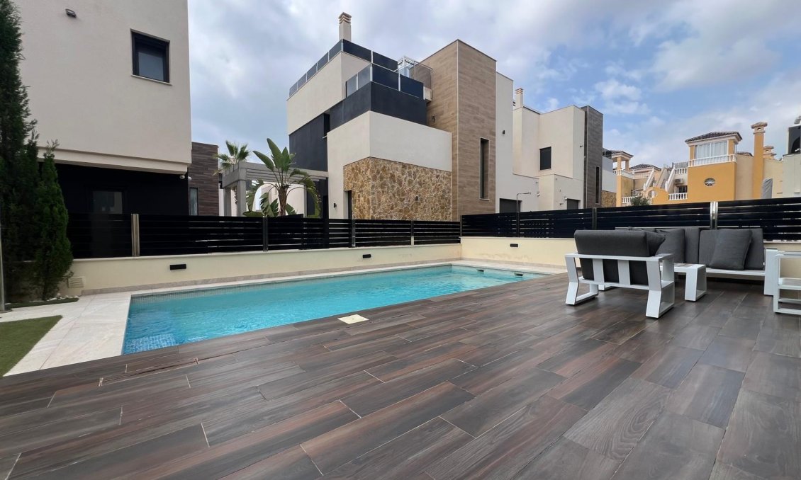 Wiederverkauf - Villa -
Orihuela Costa - Lomas de Cabo Roig