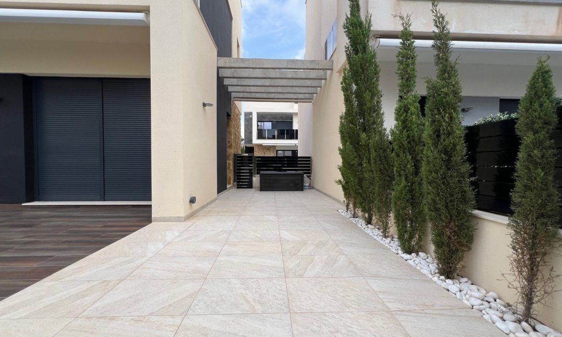 Wiederverkauf - Villa -
Orihuela Costa - Lomas de Cabo Roig