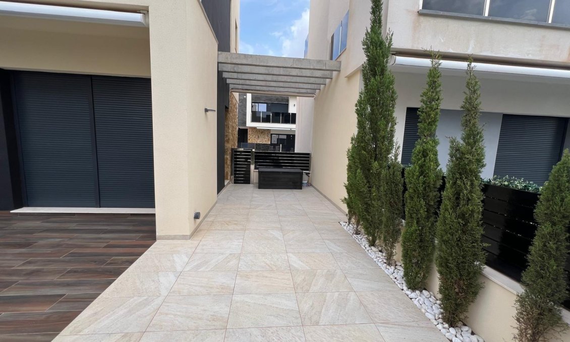 Wiederverkauf - Villa -
Orihuela Costa - Lomas de Cabo Roig