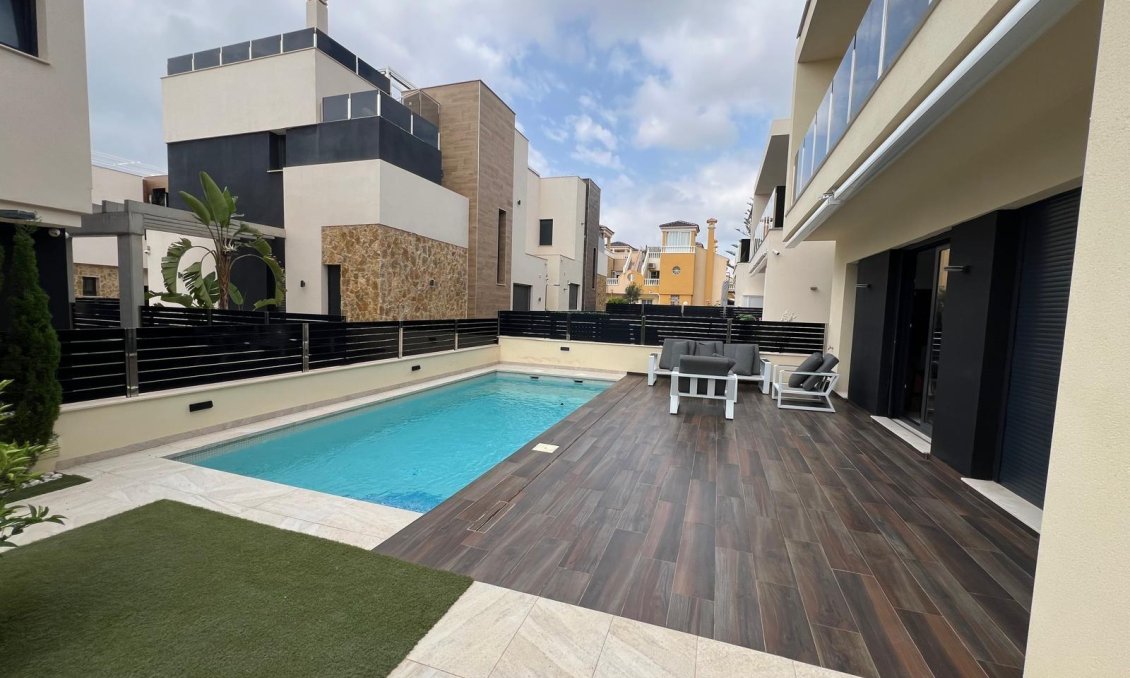 Wiederverkauf - Villa -
Orihuela Costa - Lomas de Cabo Roig