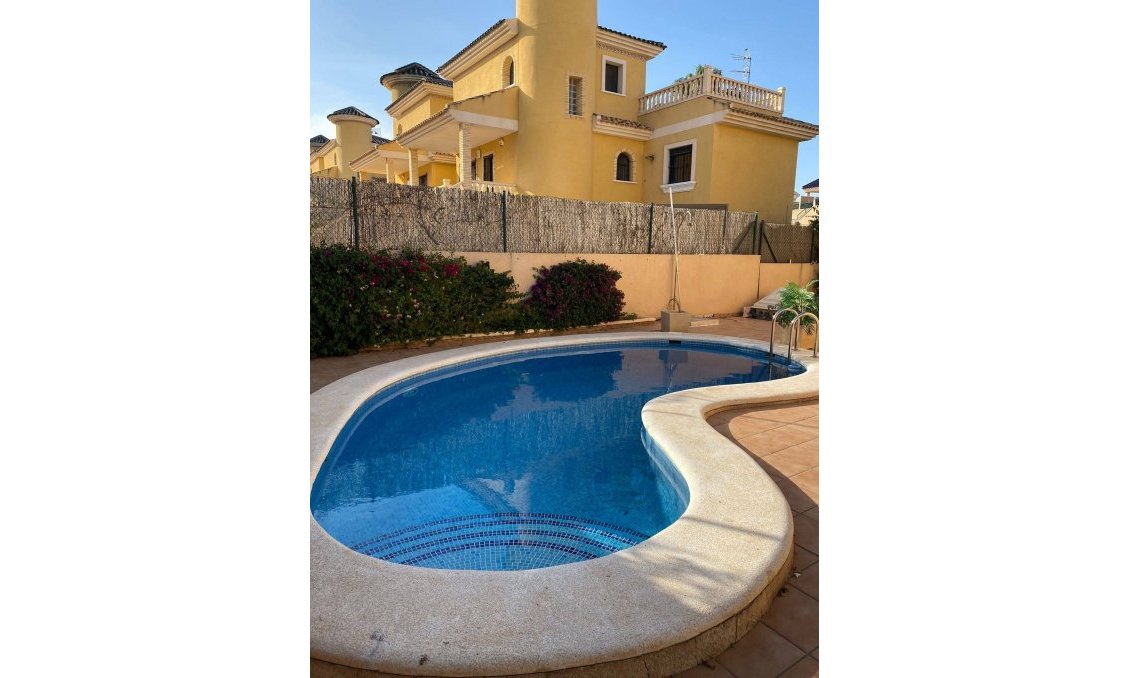 Segunda mano - Villa -
Orihuela Costa - Villamartín-las Filipinas