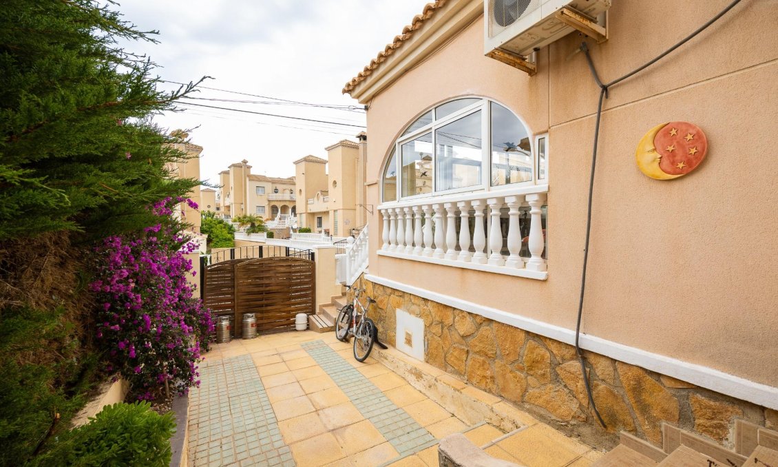 Segunda mano - Villa -
Orihuela Costa - Villamartín-las Filipinas