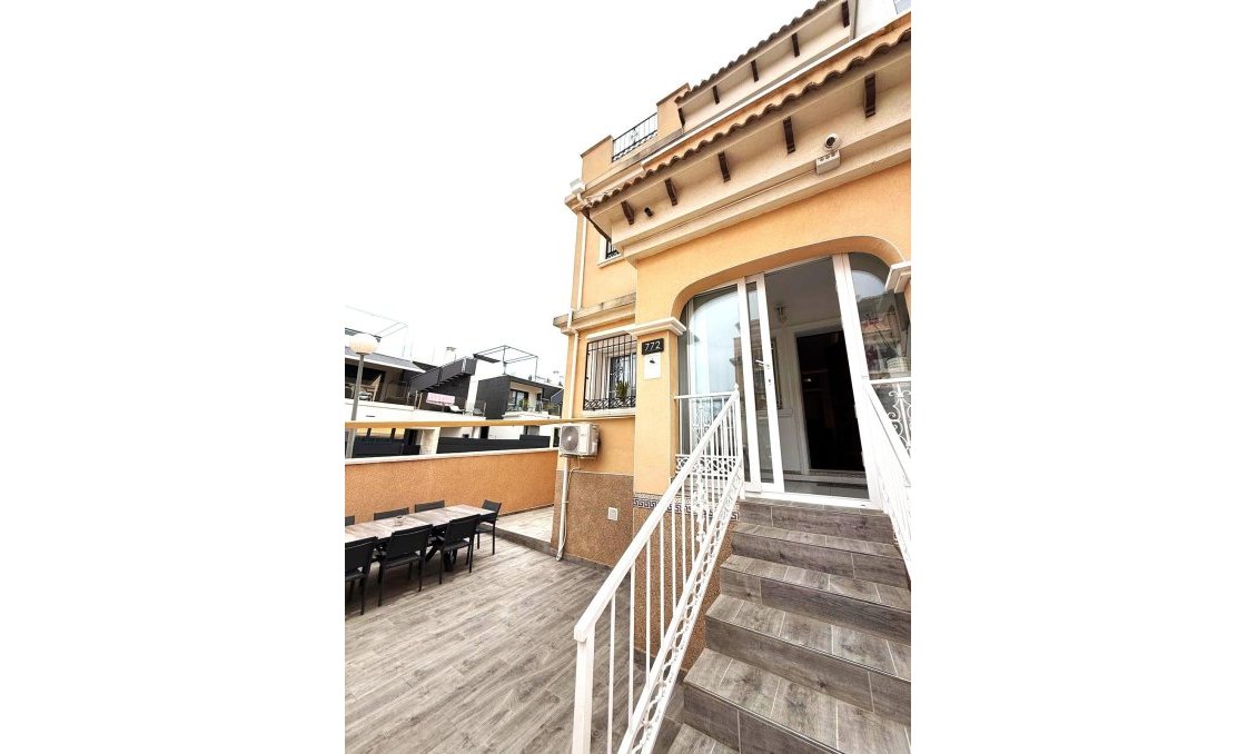 Használt Ingatlanok - Semi Detached -
Orihuela Costa - Villamartín